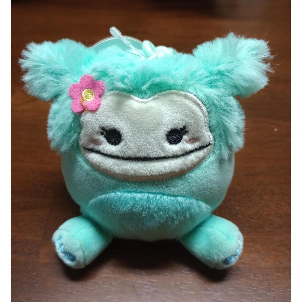 Squishmallows Joelle clip on plush NWT 3.5"